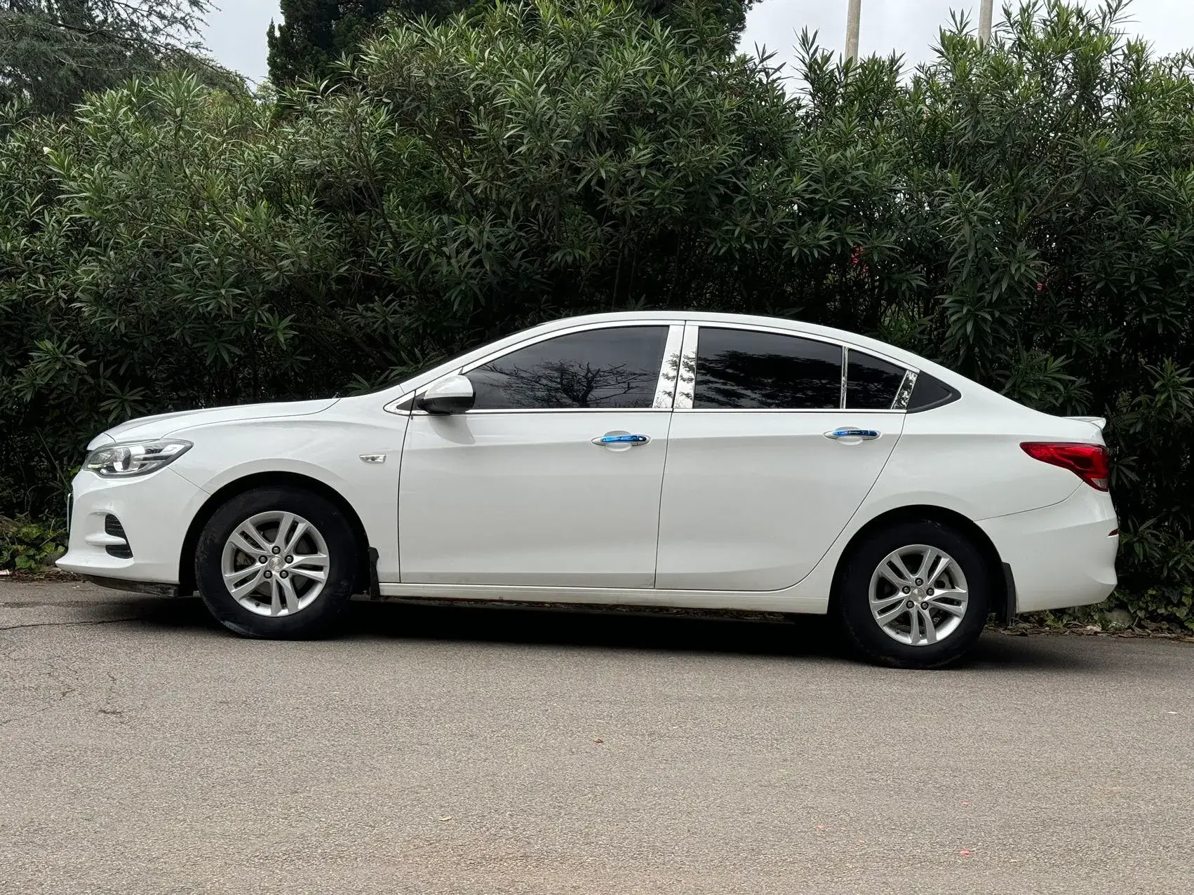 2016 CHEVROLET CAVALIER thumbnail 3