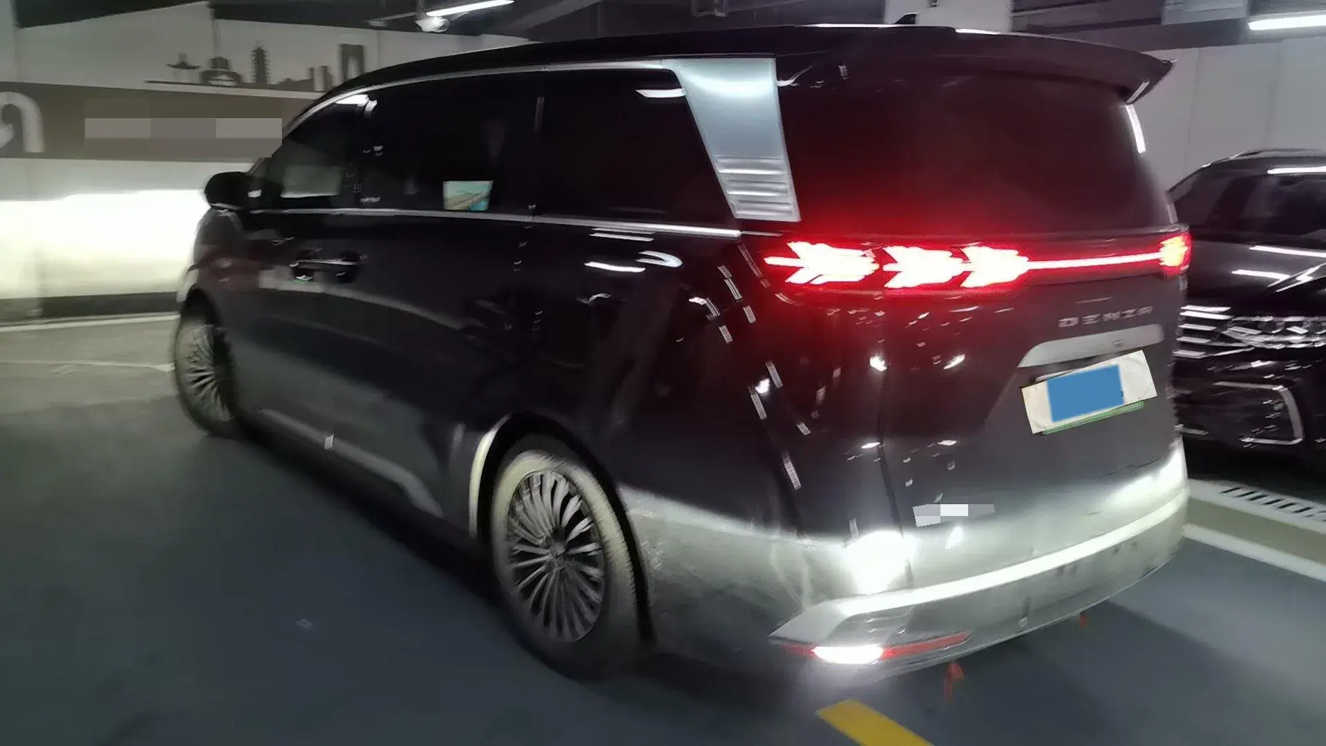 2022 DENZA D9 thumbnail 3