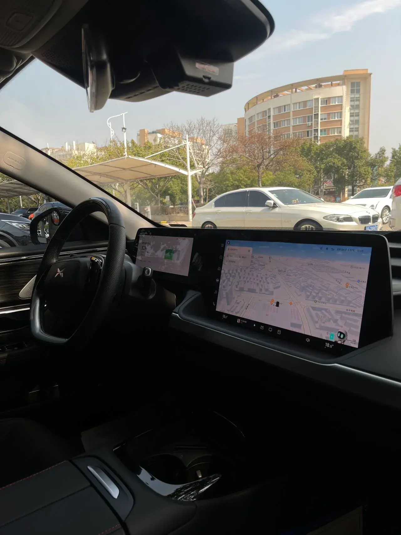 2023 XPENG P7 thumbnail 4