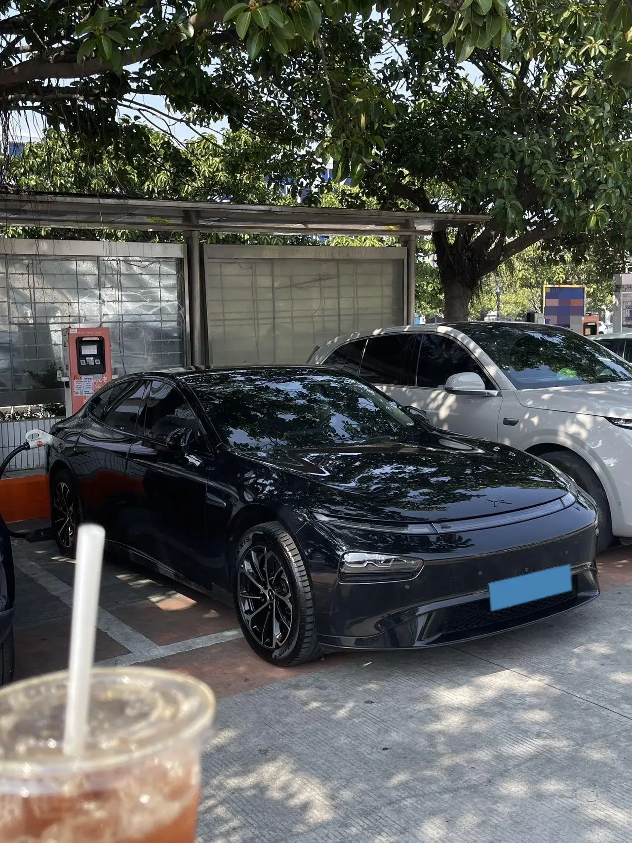 2023 XPENG P7 thumbnail 2