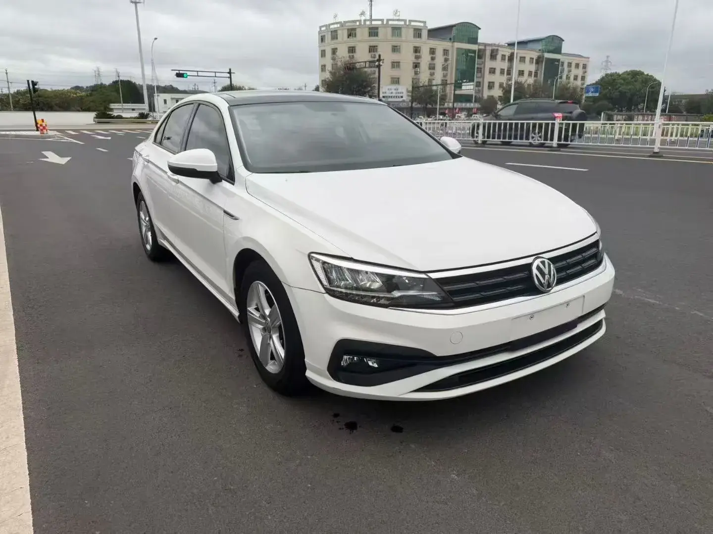 2019 VOLKSWAGEN LAMANDO thumbnail 3