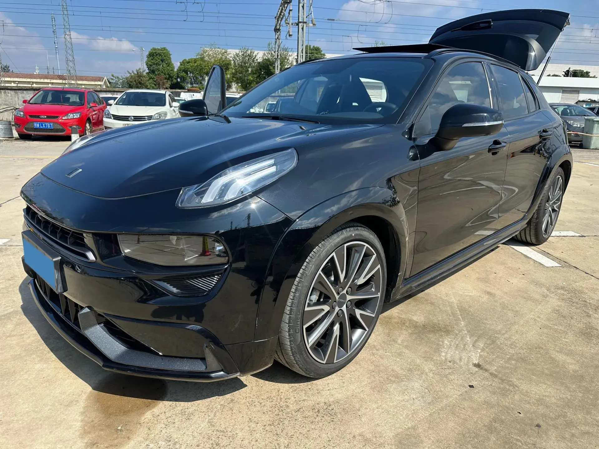 2022 LYNK&CO 02 view 1