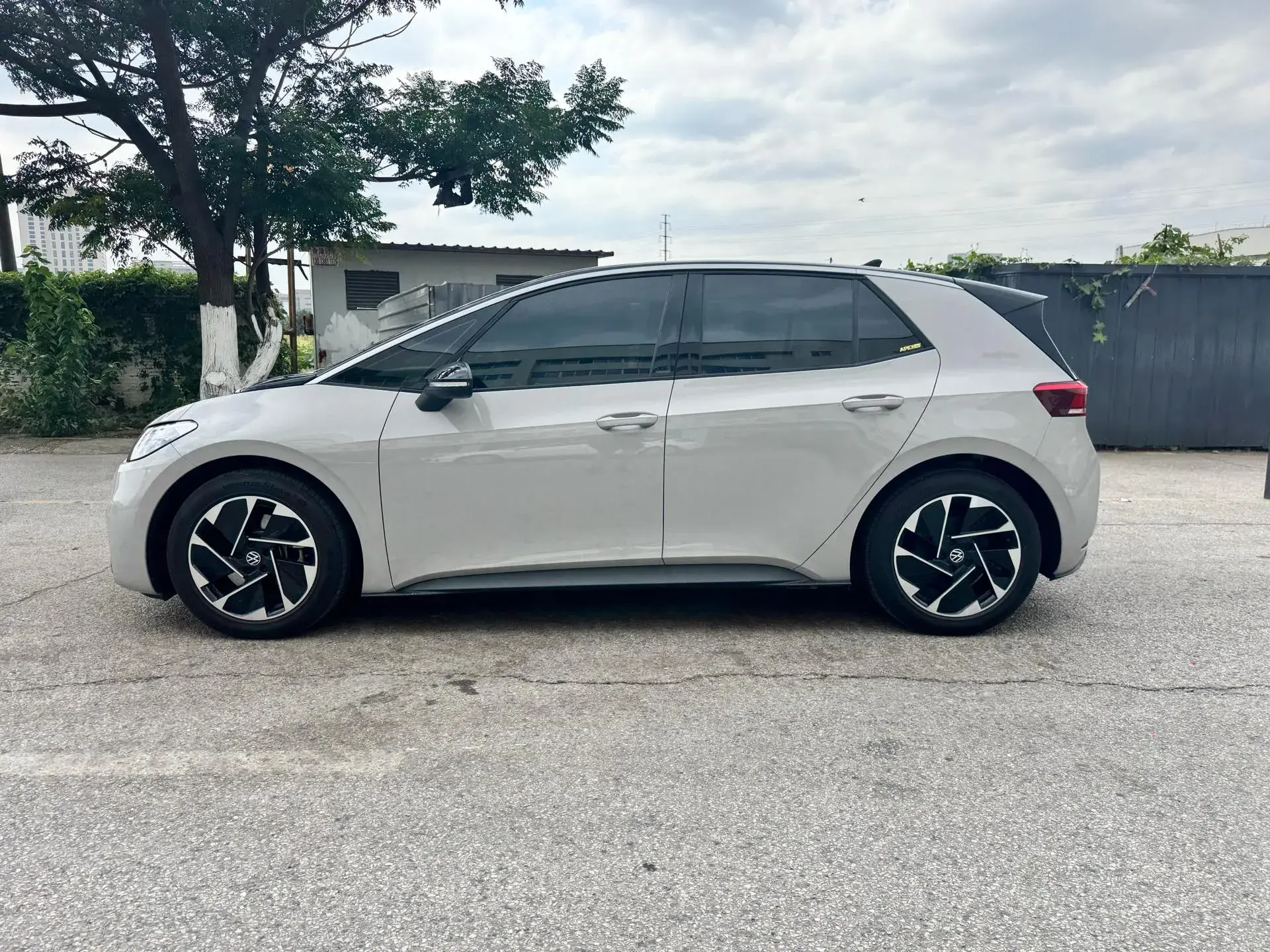 2023 VOLKSWAGEN ID.3 thumbnail 3