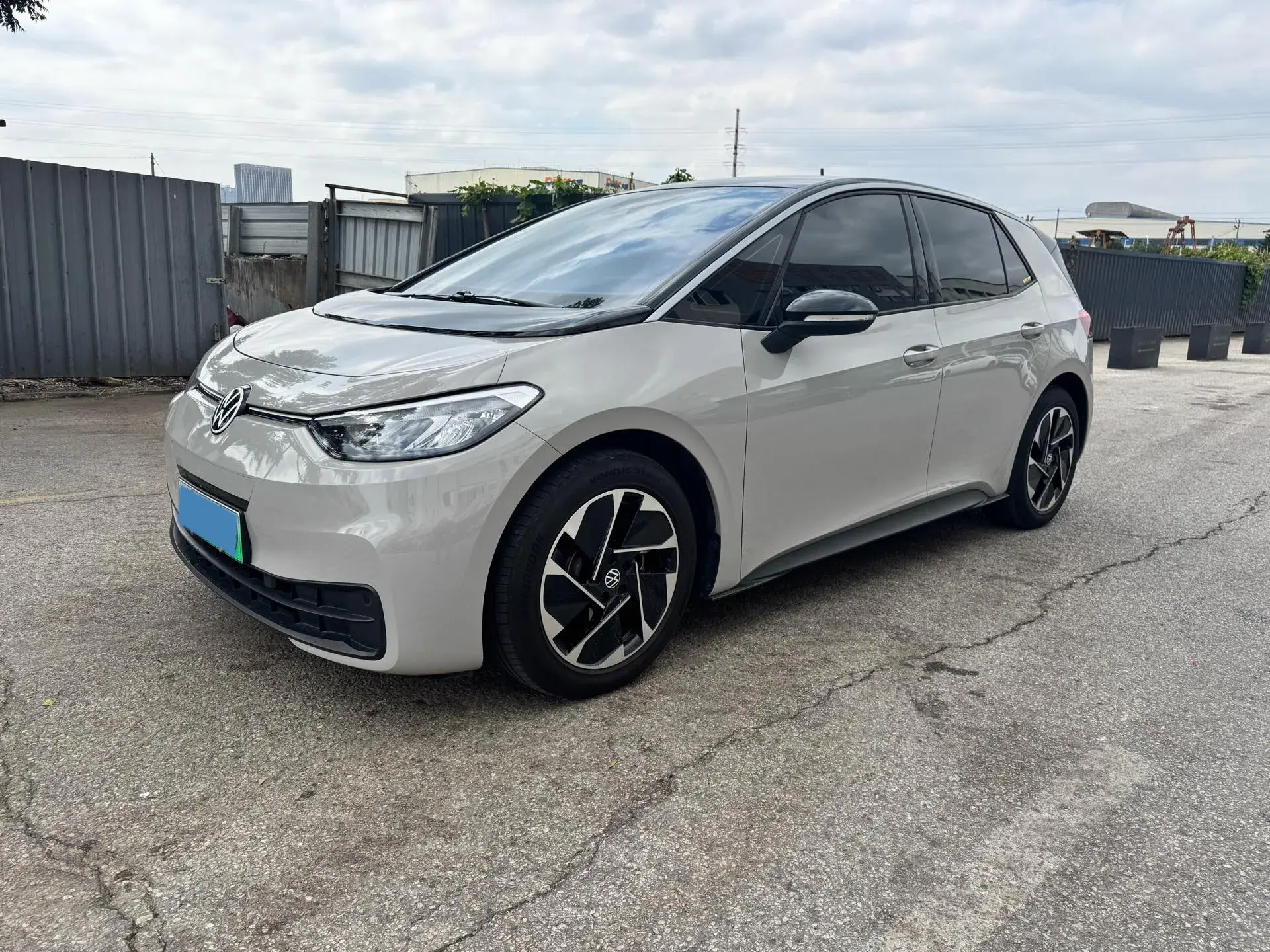 2023 VOLKSWAGEN ID.3 view 1