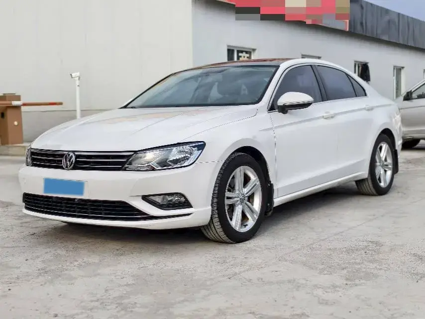 2017 VOLKSWAGEN LAMANDO view 1