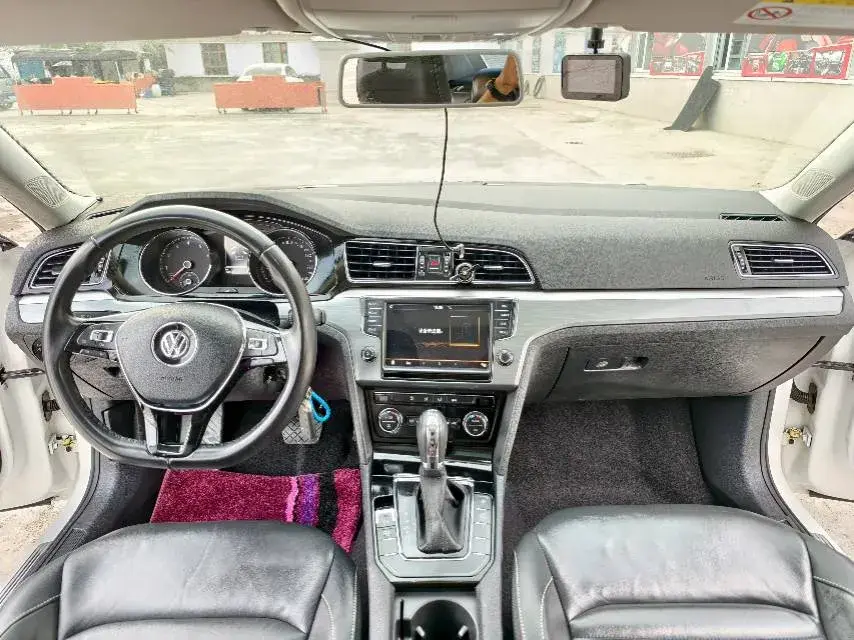 2017 VOLKSWAGEN LAMANDO thumbnail 4