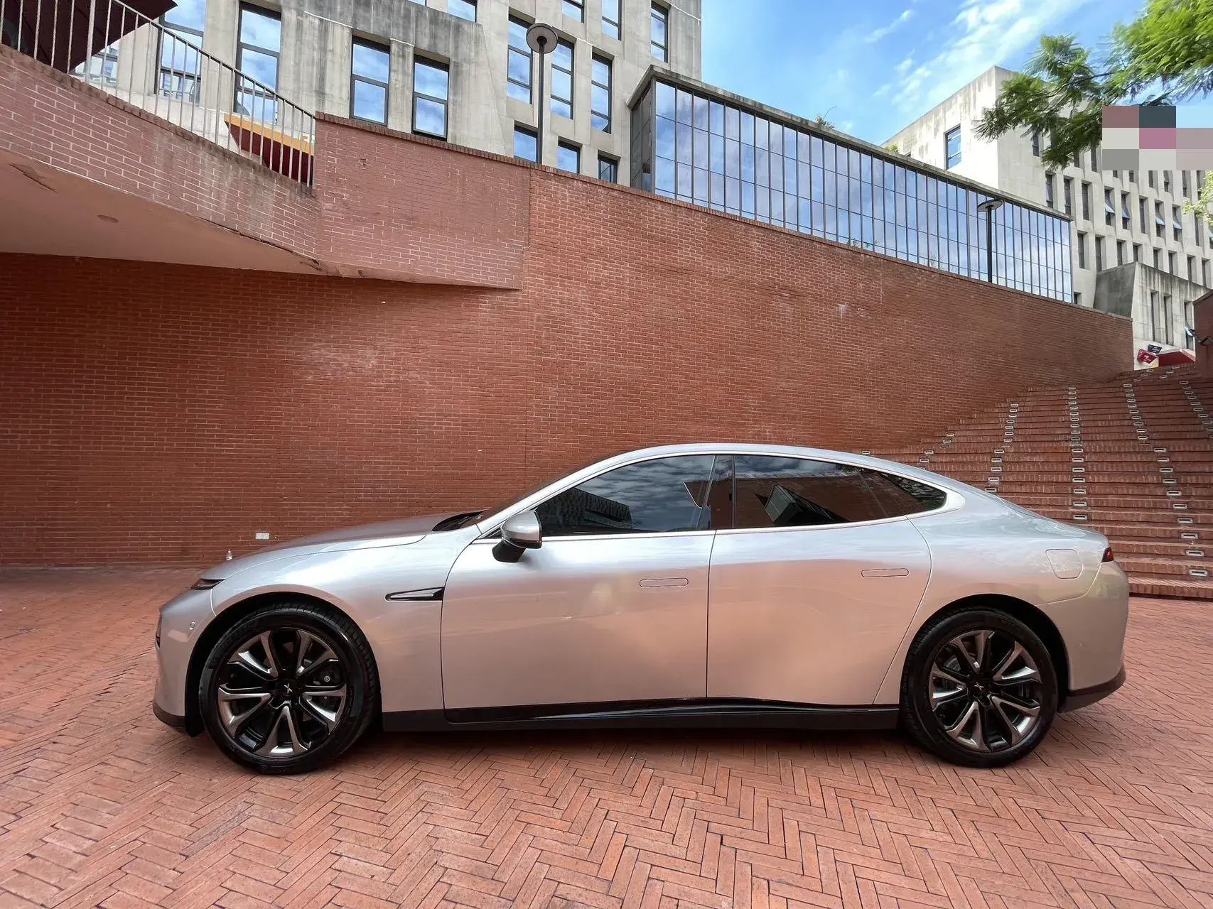 2020 XPENG P7 thumbnail 2