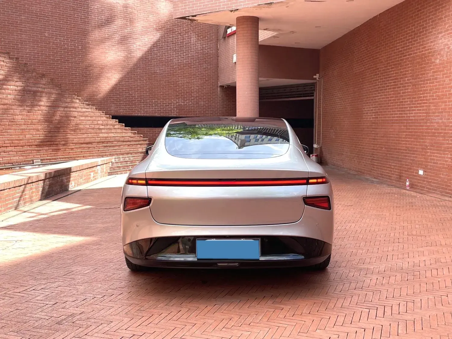 2020 XPENG P7 thumbnail 4