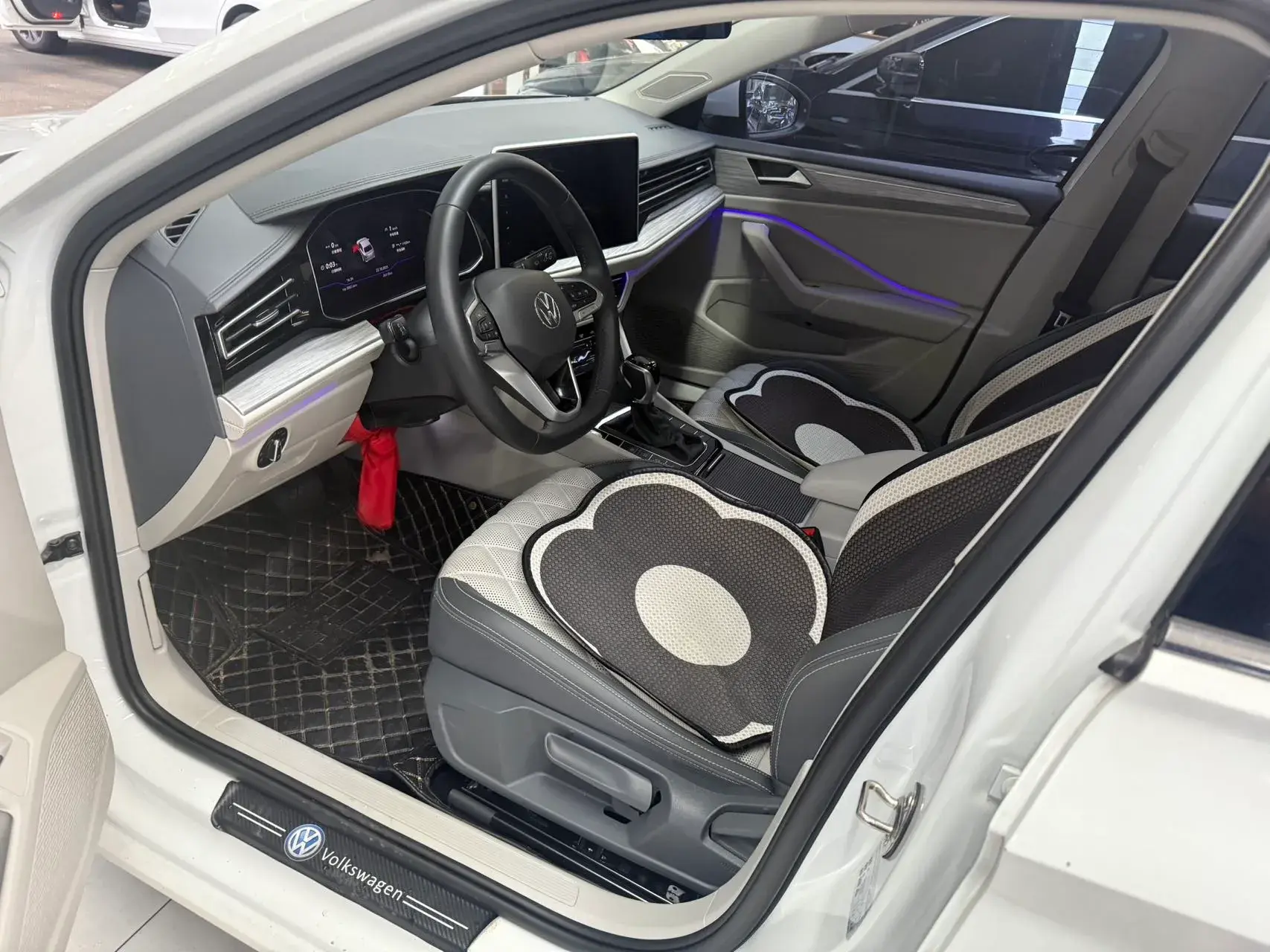 2023 VOLKSWAGEN SAGITAR thumbnail 4