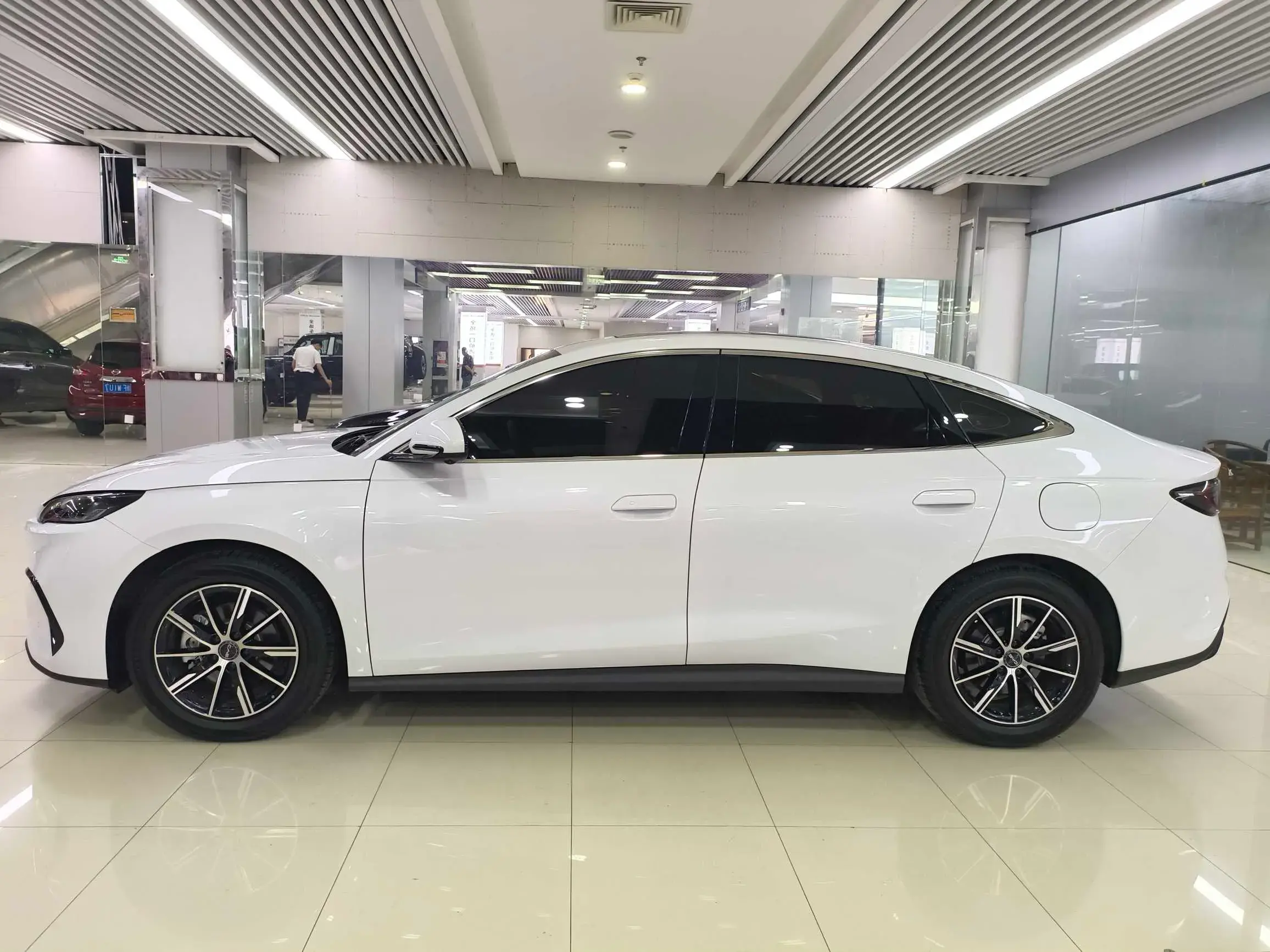 2024 BYD SEAL thumbnail 3