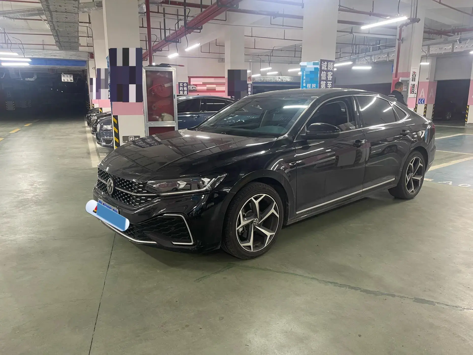 2023 VOLKSWAGEN PASSAT view 1