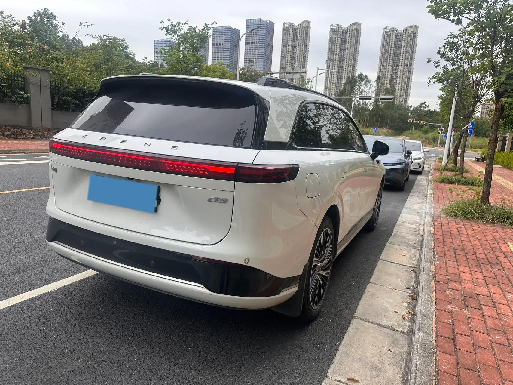2024 XPENG G9 thumbnail 4