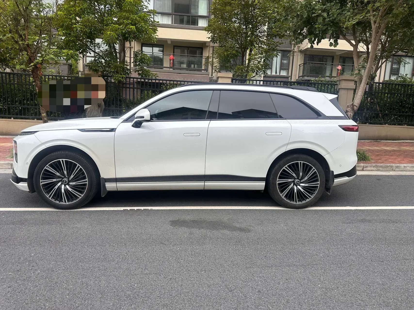 2024 XPENG G9 thumbnail 2