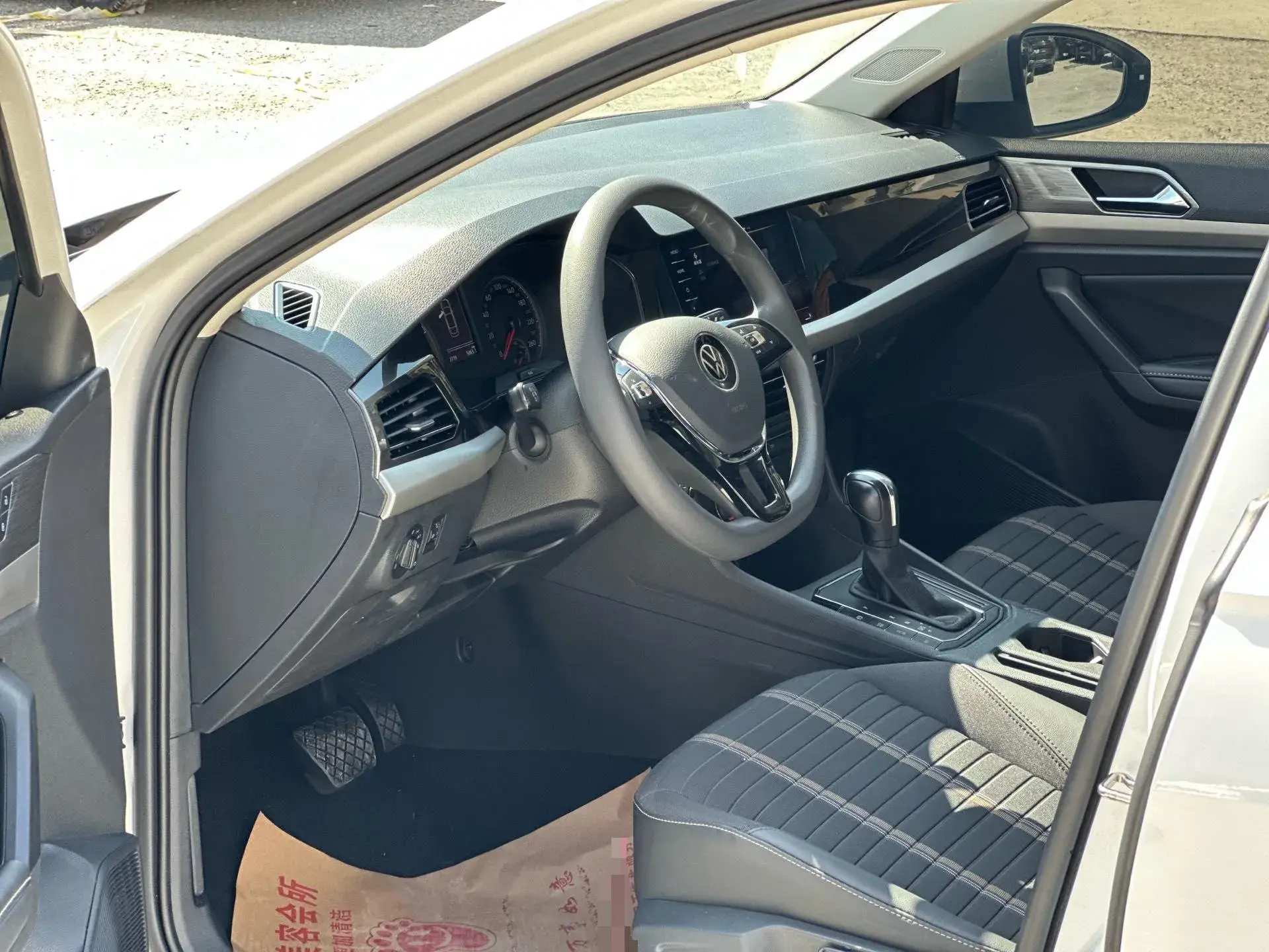 2021 VOLKSWAGEN LAVIDA thumbnail 4