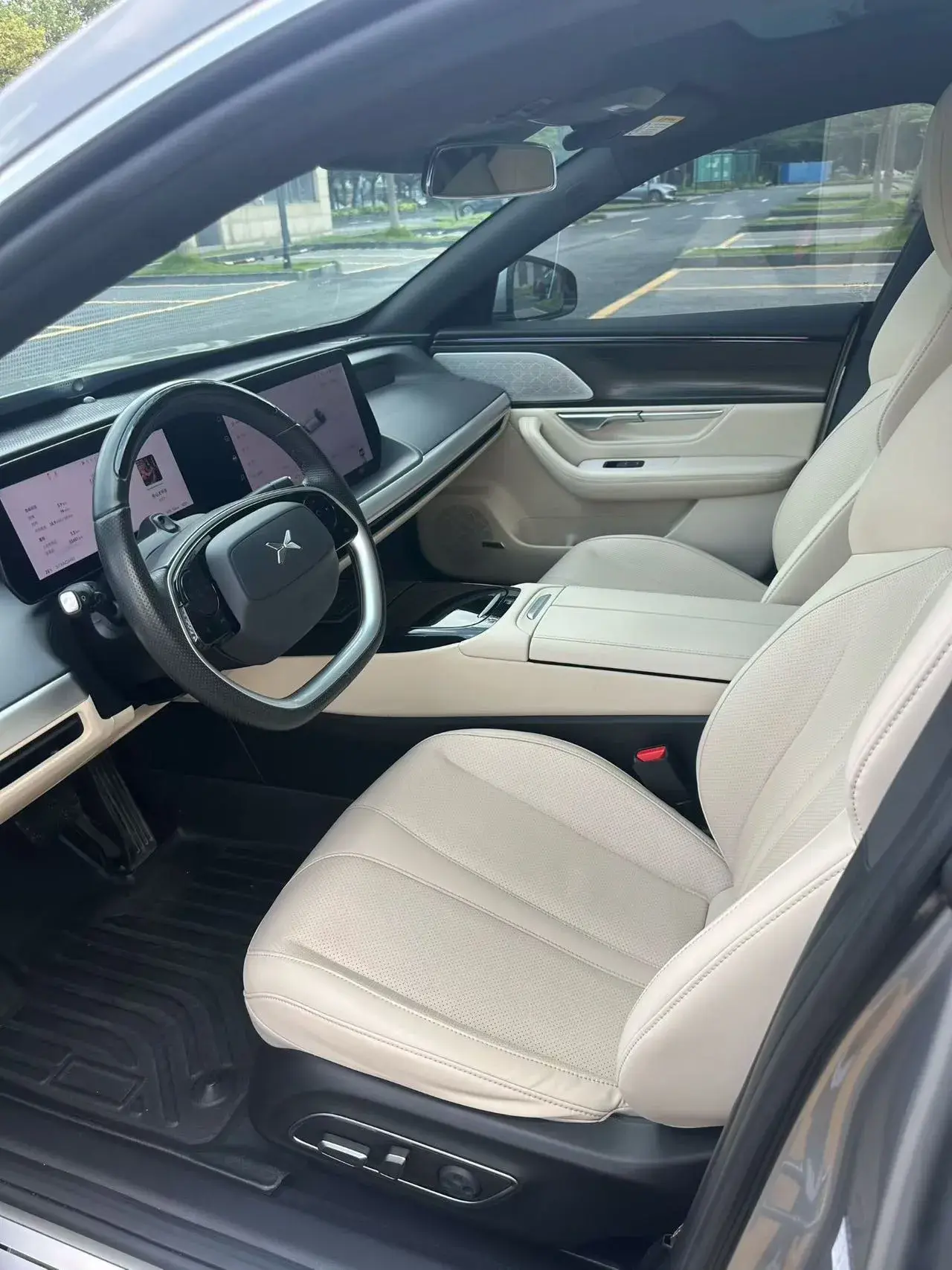 2022 XPENG P7 thumbnail 4