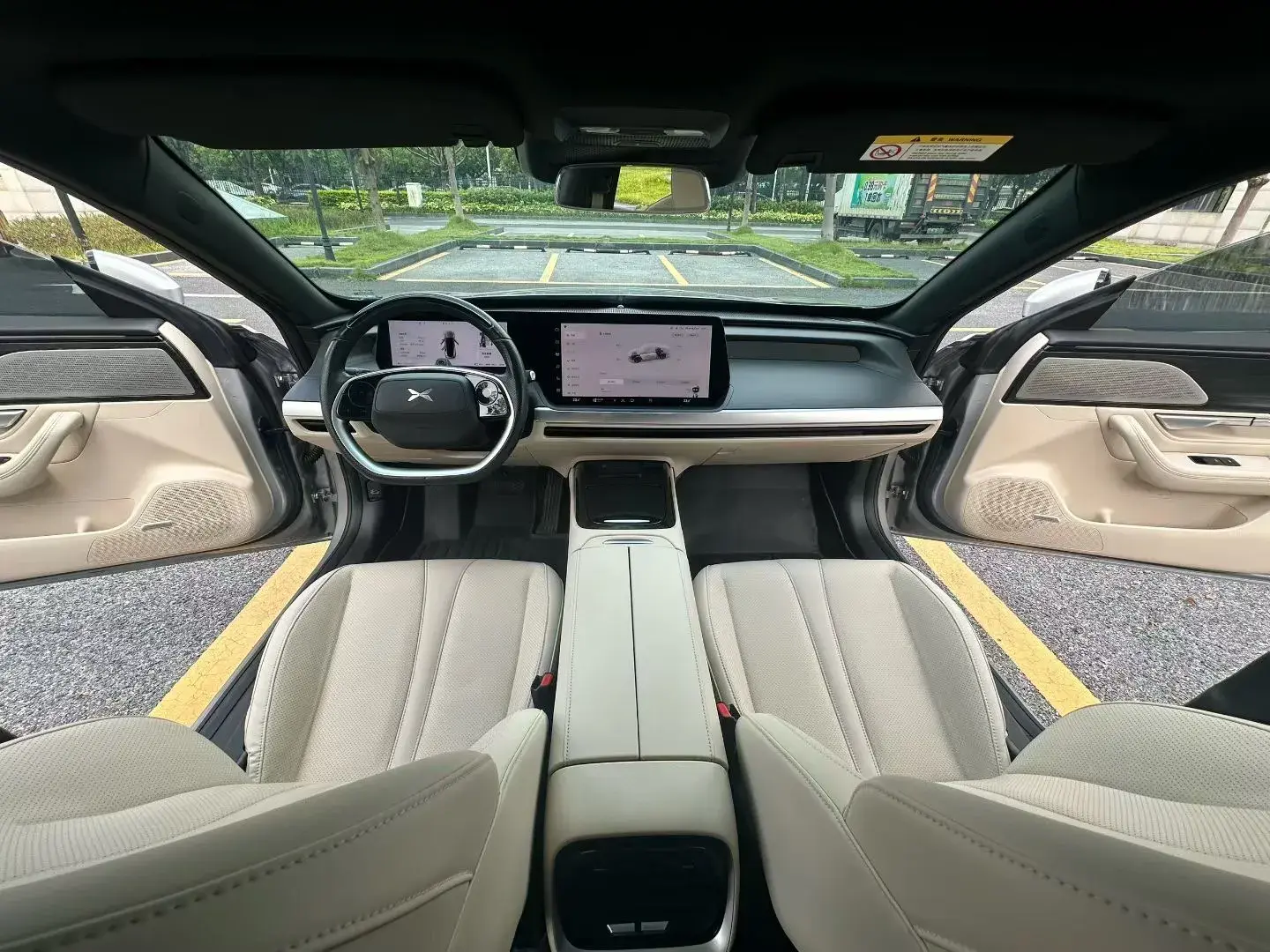 2022 XPENG P7 thumbnail 2