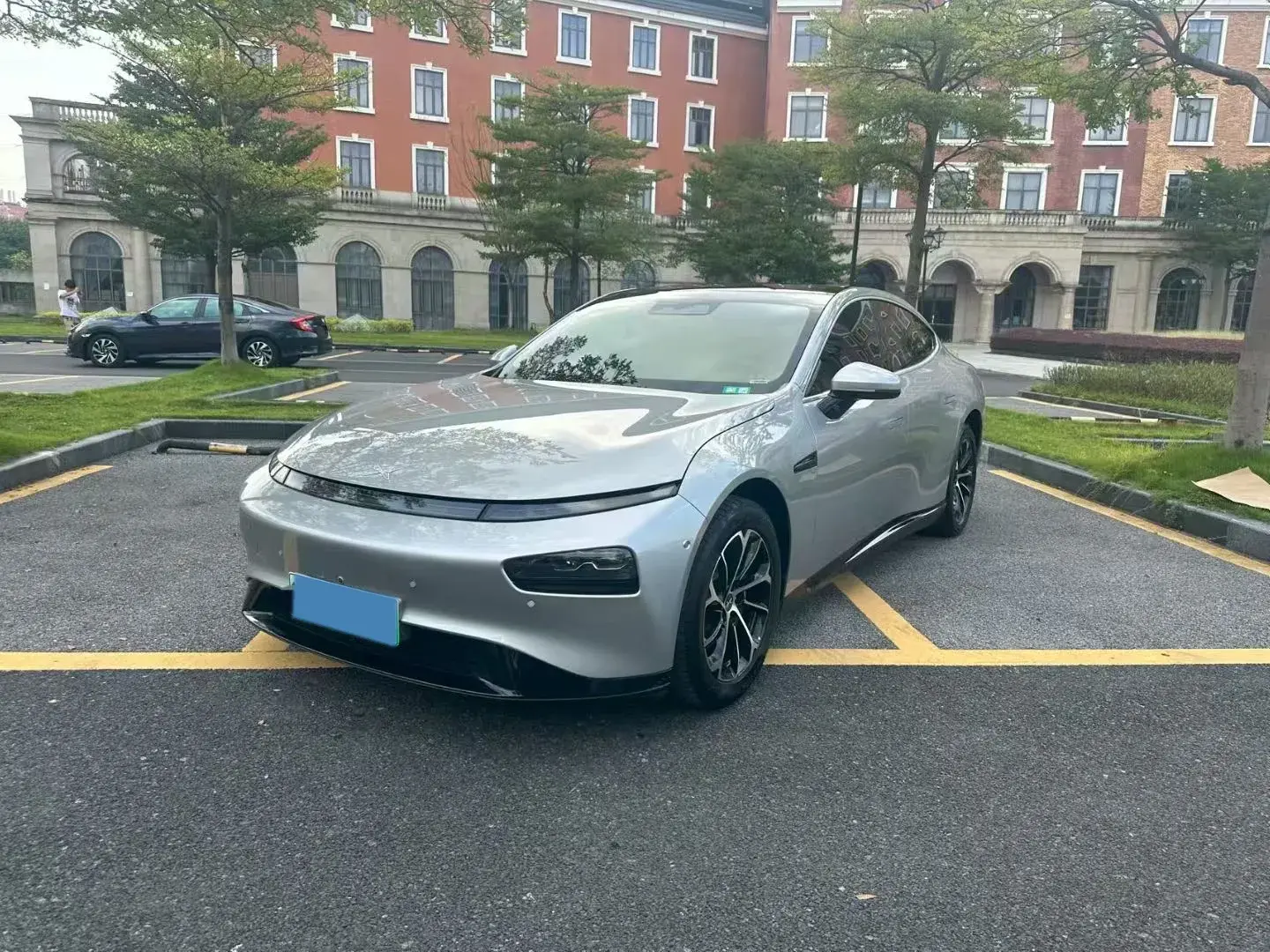 2022 XPENG P7 view 1