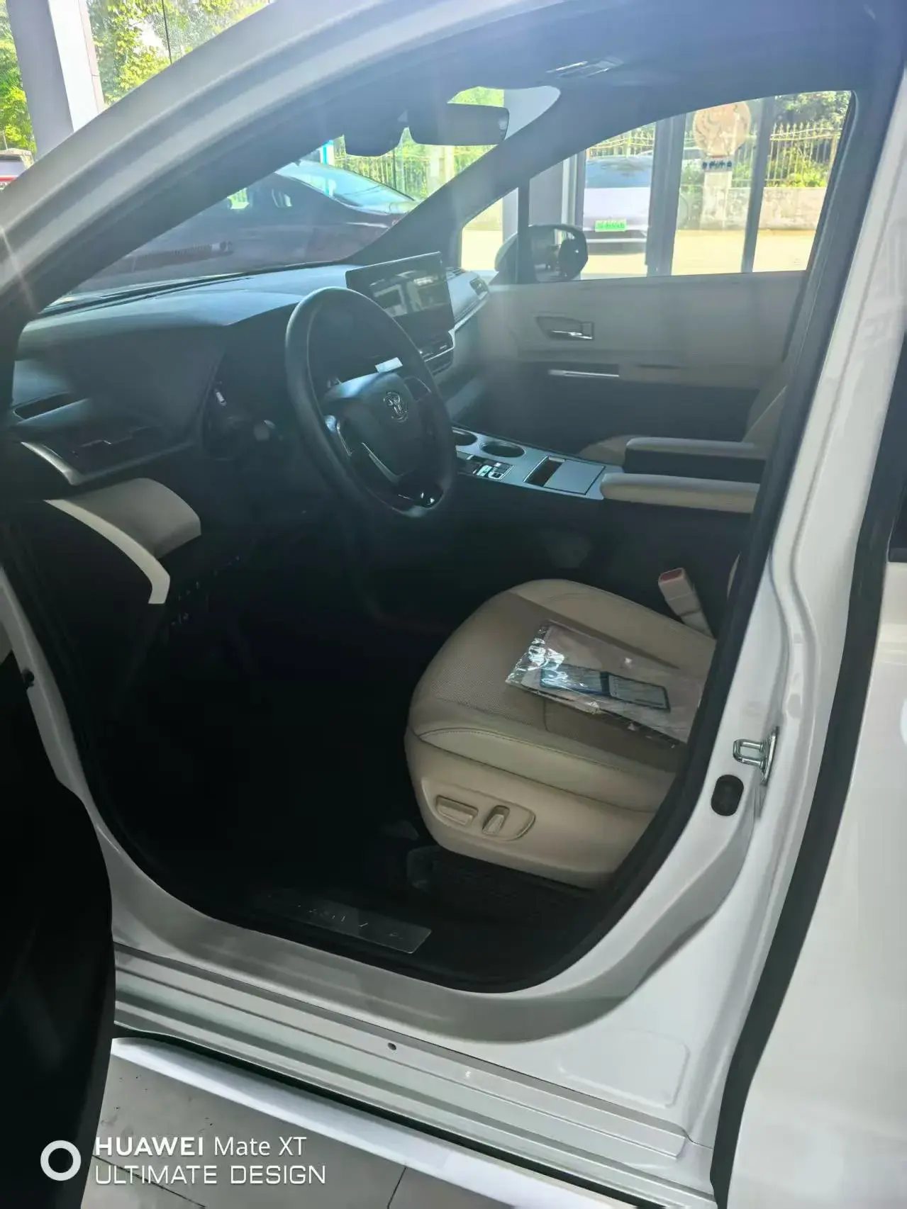 2023 TOYOTA GRANVIA thumbnail 3