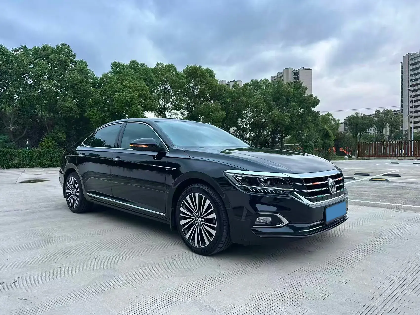 2020 VOLKSWAGEN PASSAT thumbnail 3