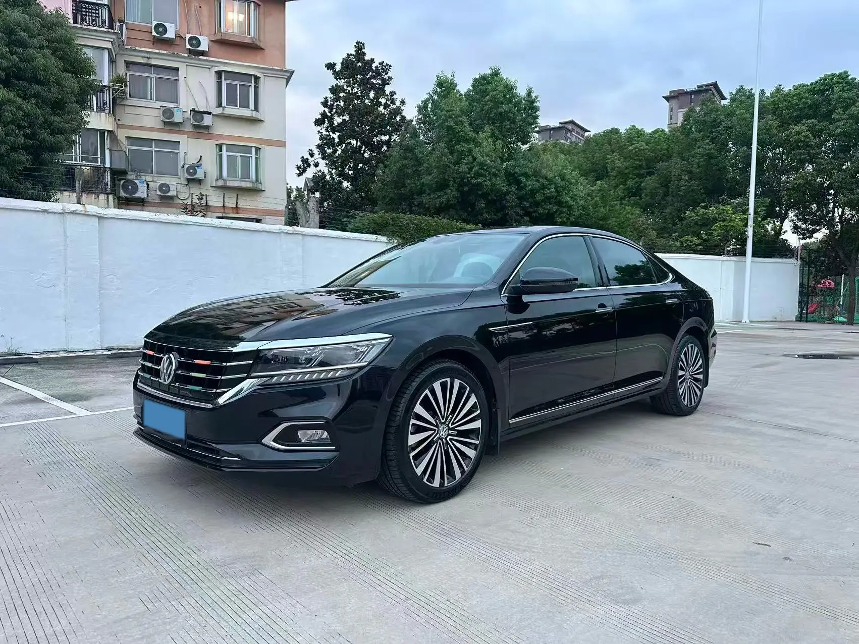 2020 VOLKSWAGEN PASSAT view 1