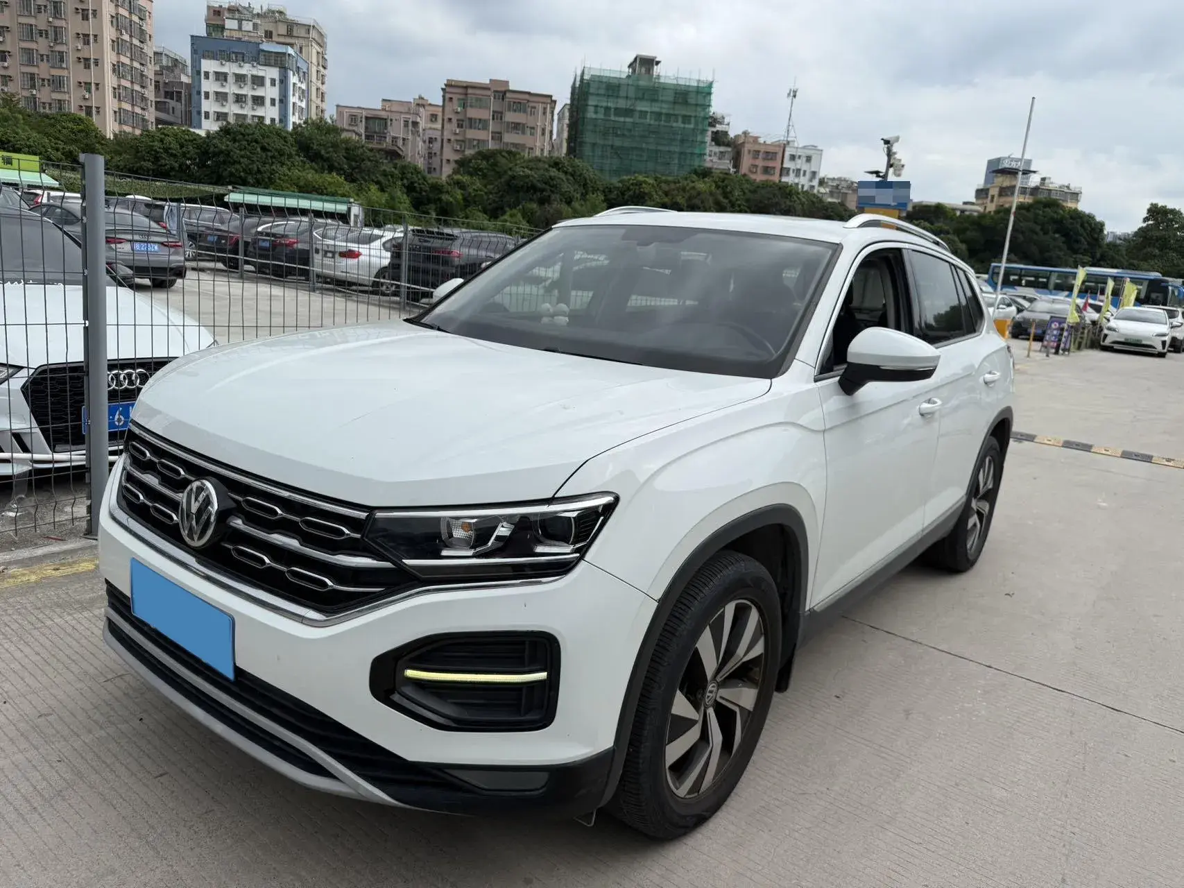 2019 VOLKSWAGEN TAYRON view 1