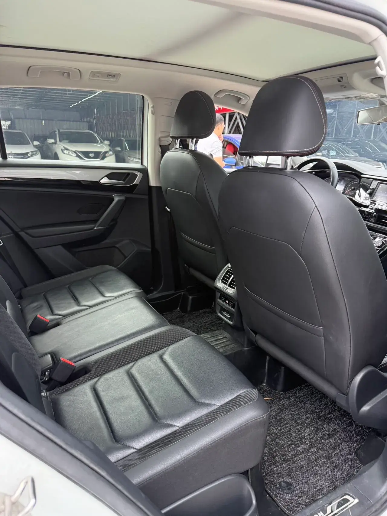 2019 VOLKSWAGEN TAYRON thumbnail 3