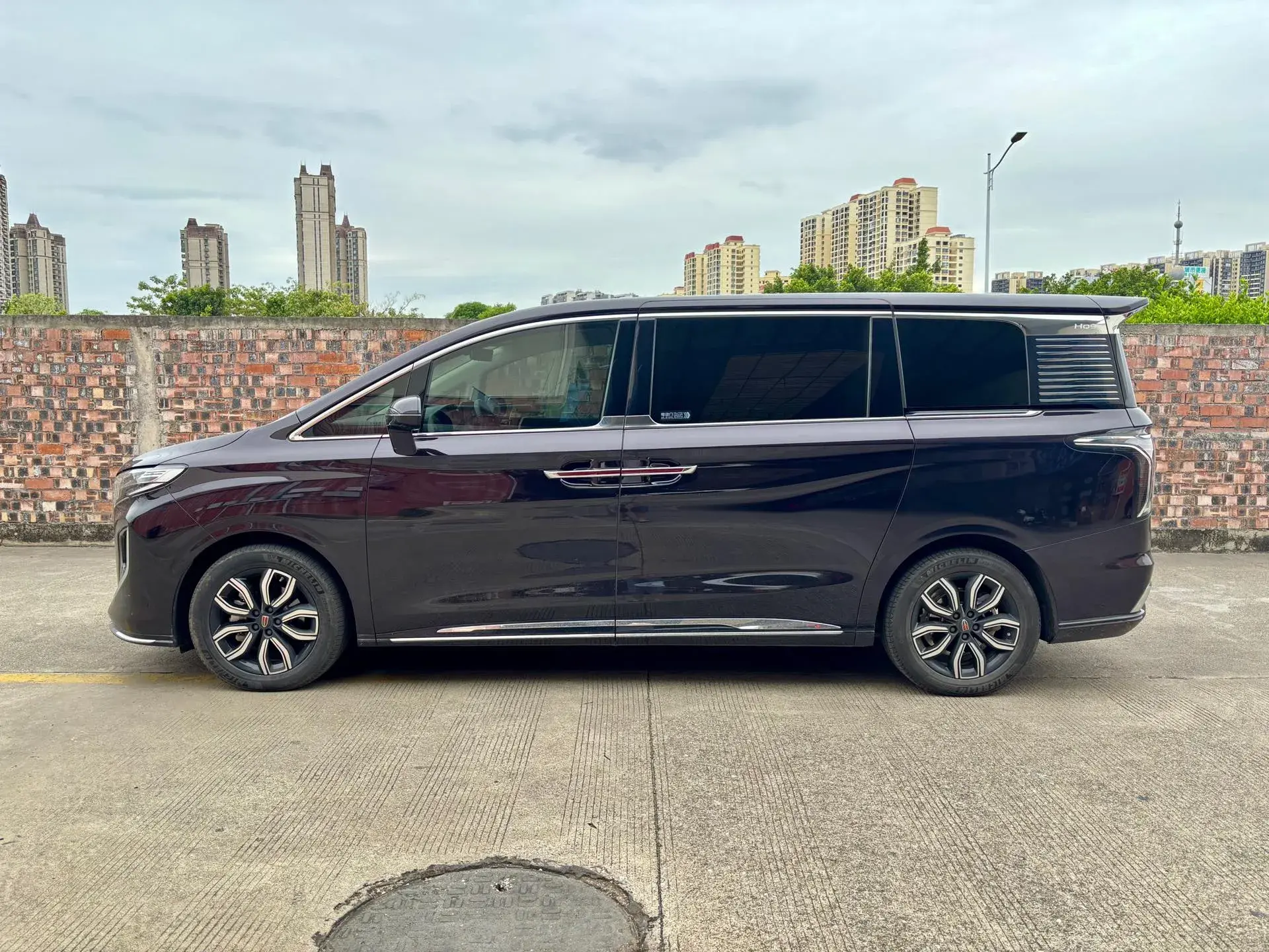 2023 HONGQI HQ9 thumbnail 4