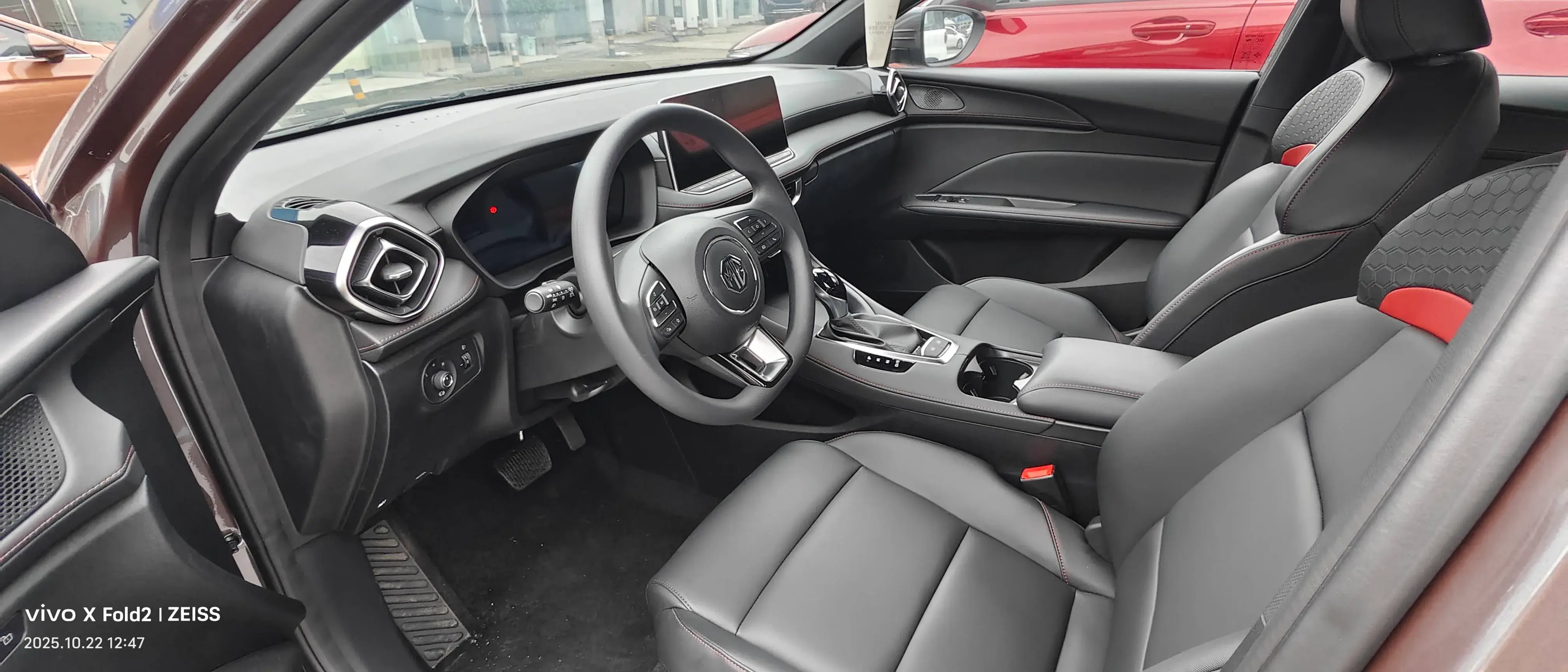 2025 MG 5 thumbnail 4