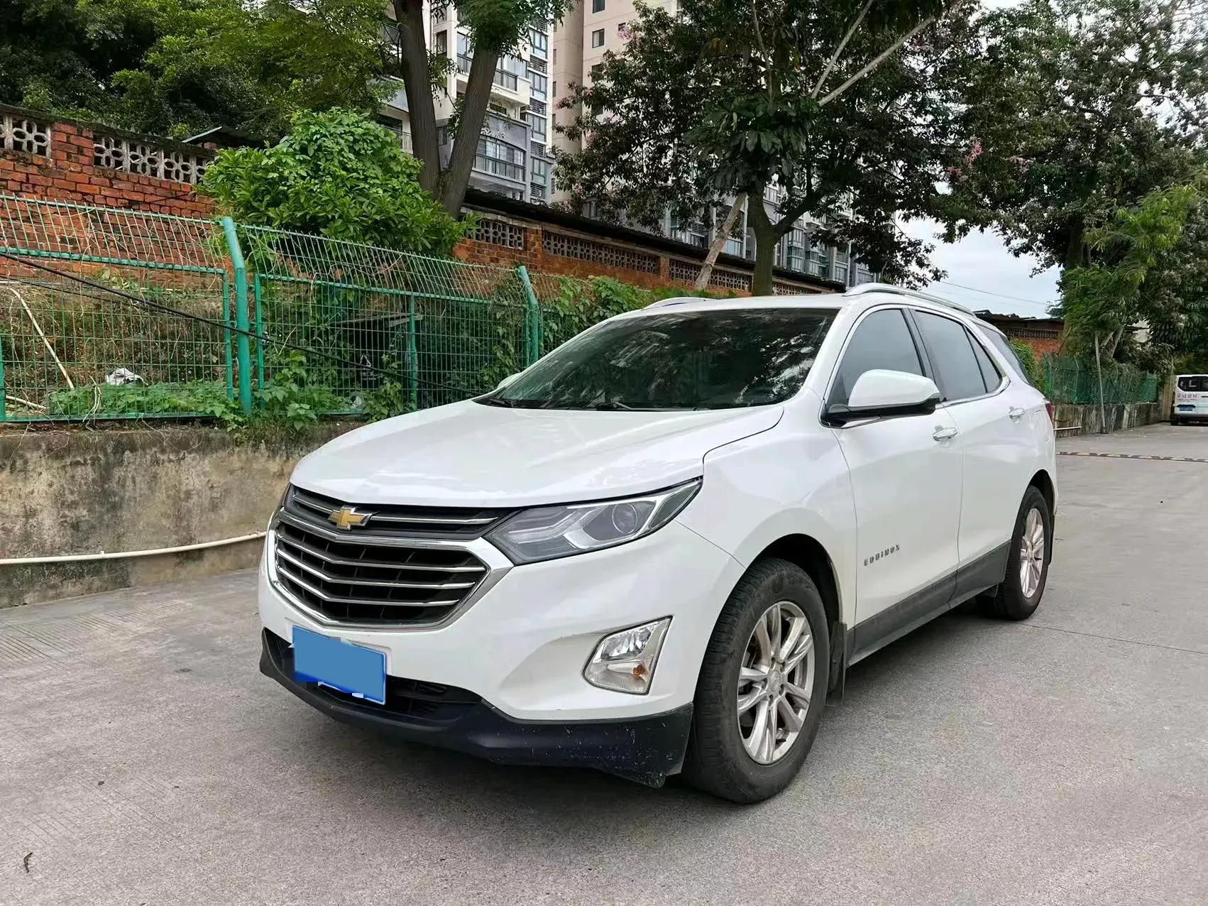 2019 CHEVROLET EQUINOX view 1