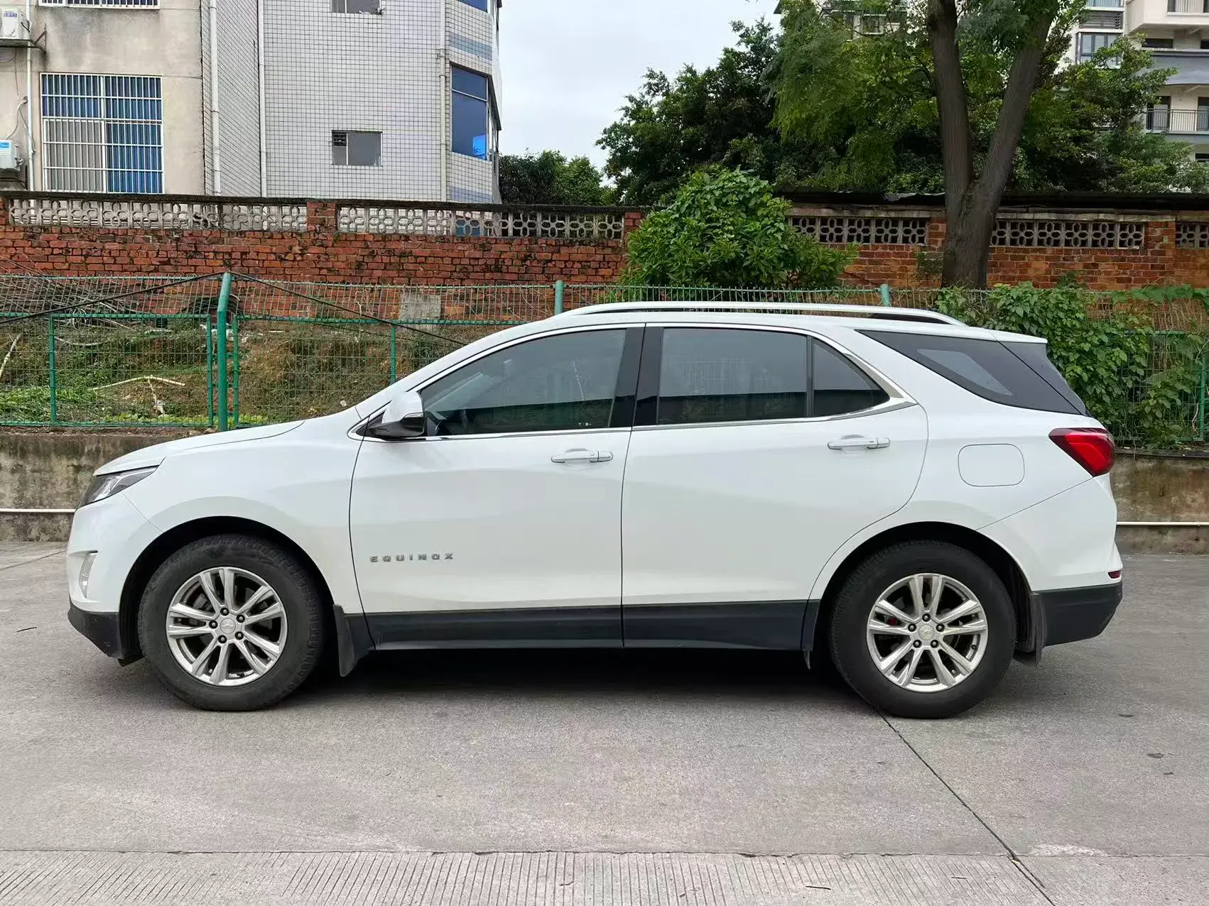 2019 CHEVROLET EQUINOX thumbnail 3