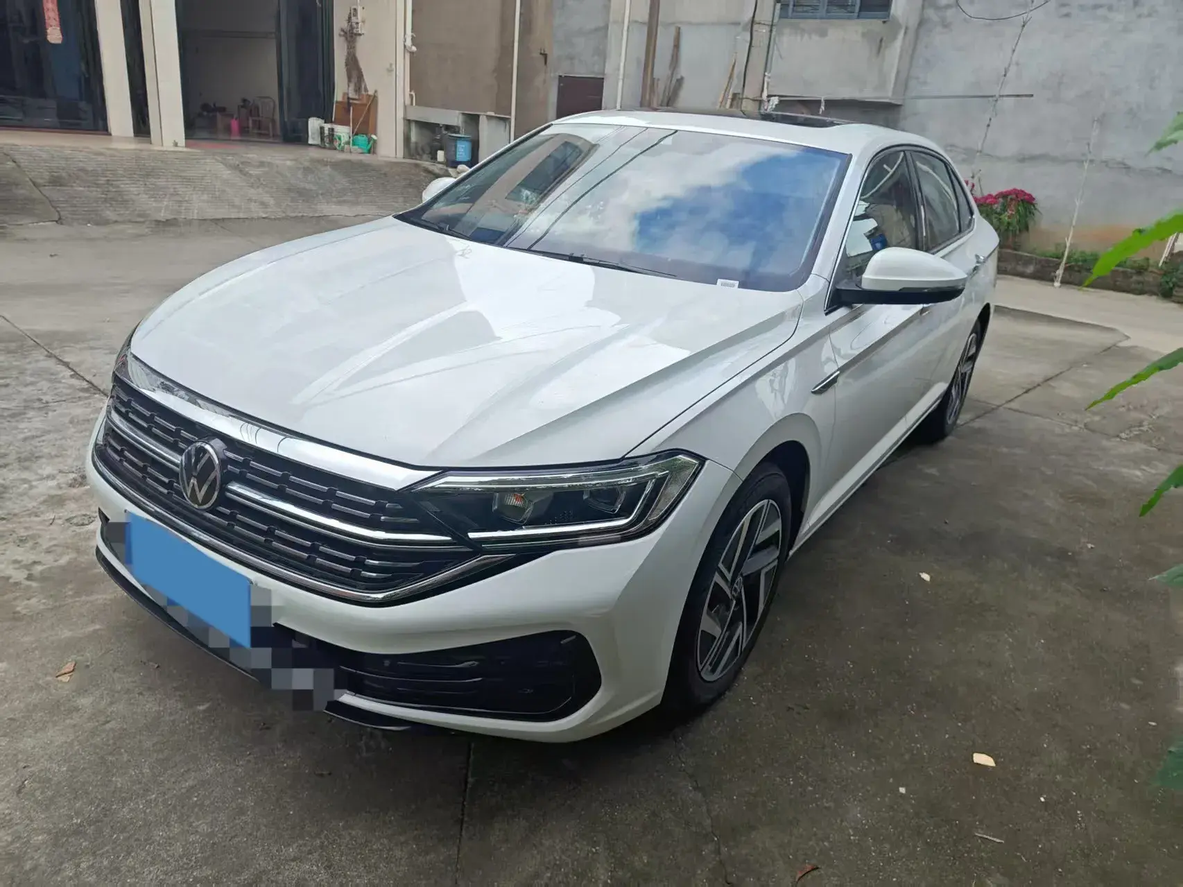 2025 VOLKSWAGEN SAGITAR view 1