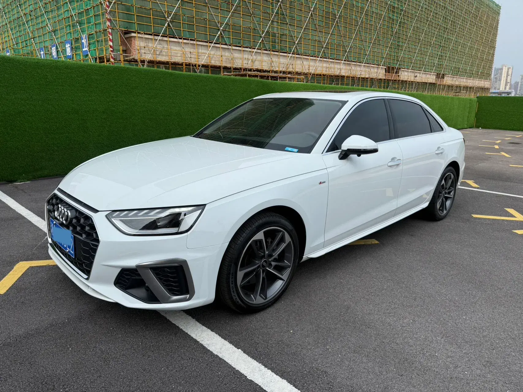 2024 AUDI A4L view 1