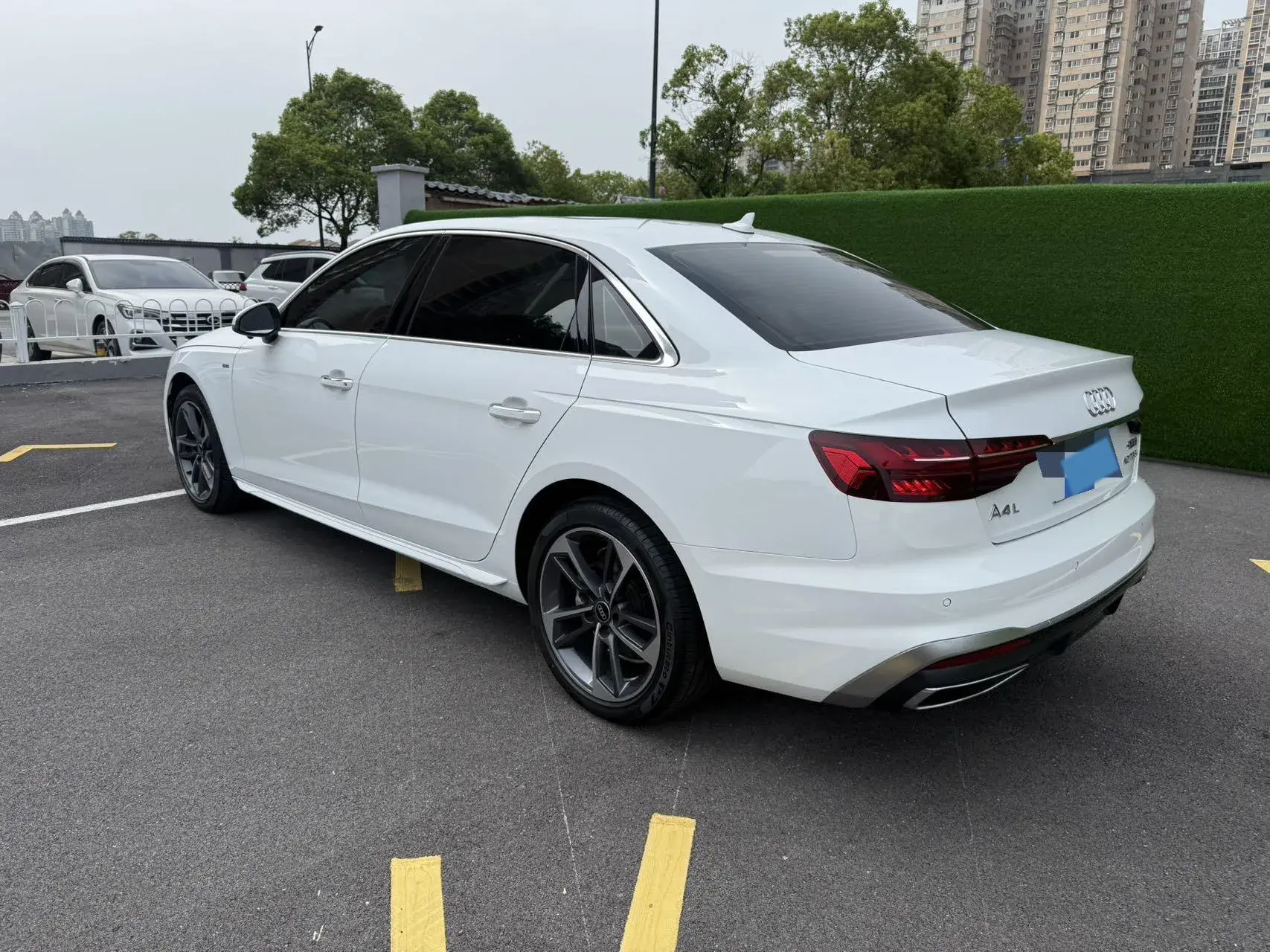 2024 AUDI A4L thumbnail 4