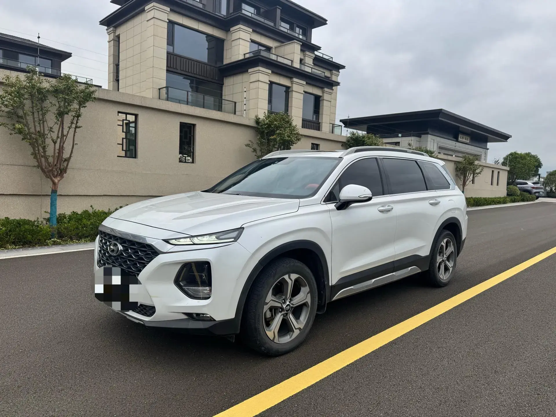 2019 HYUNDAI SANTAFE view 1