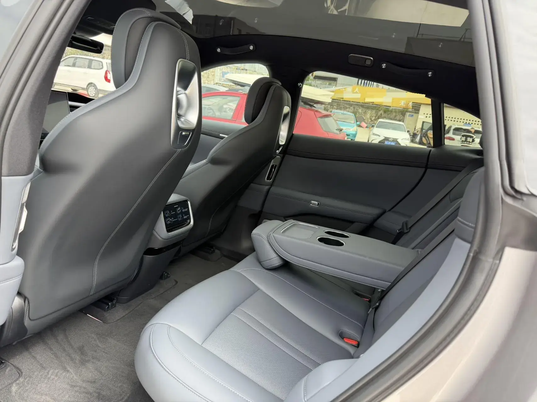 2025 MI YU7 thumbnail 3