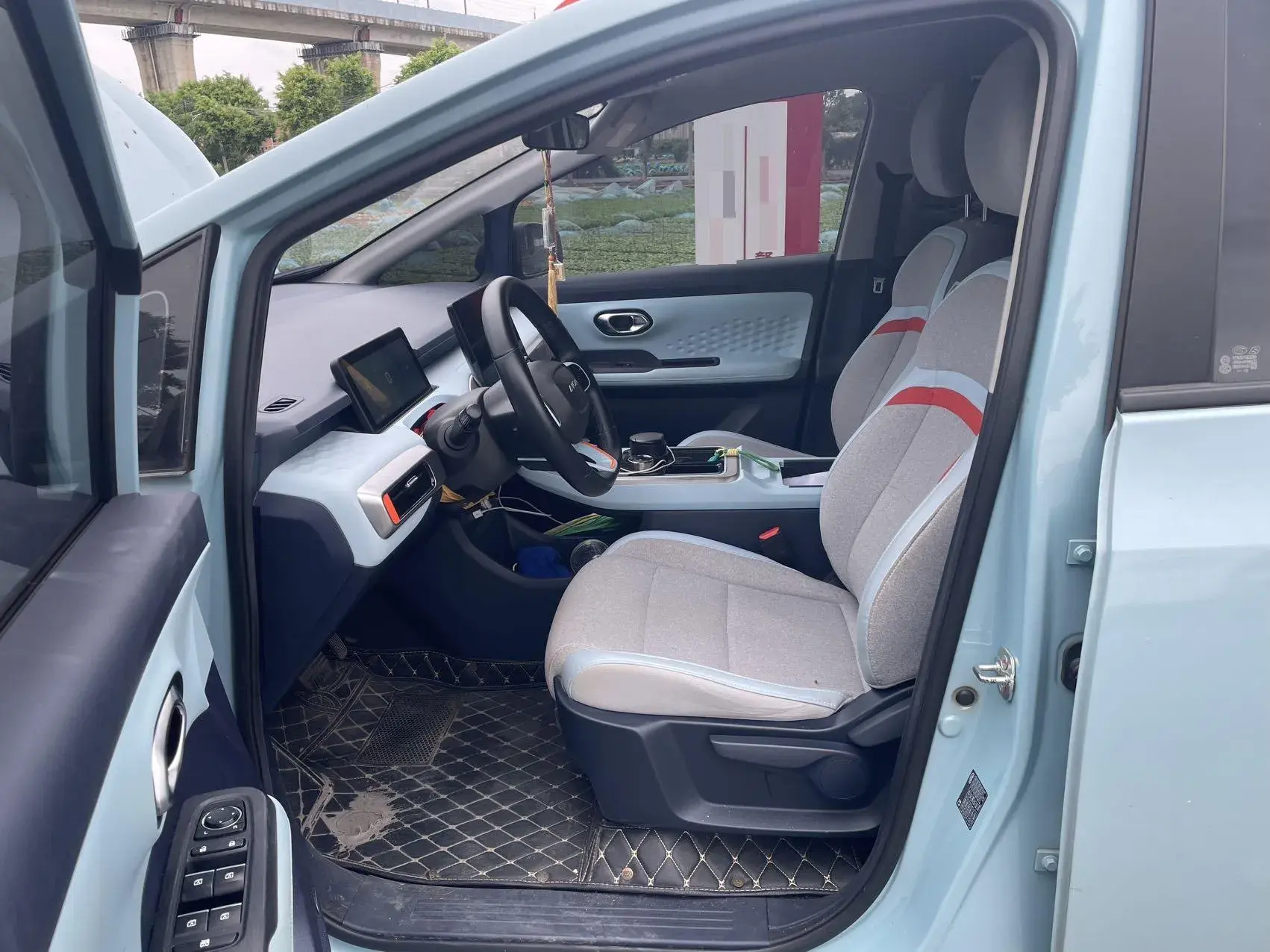 2022 AION Y thumbnail 3