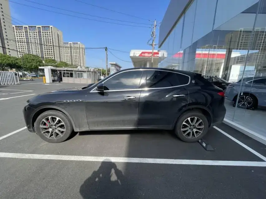 2018 MASERATI LEVANTE thumbnail 4