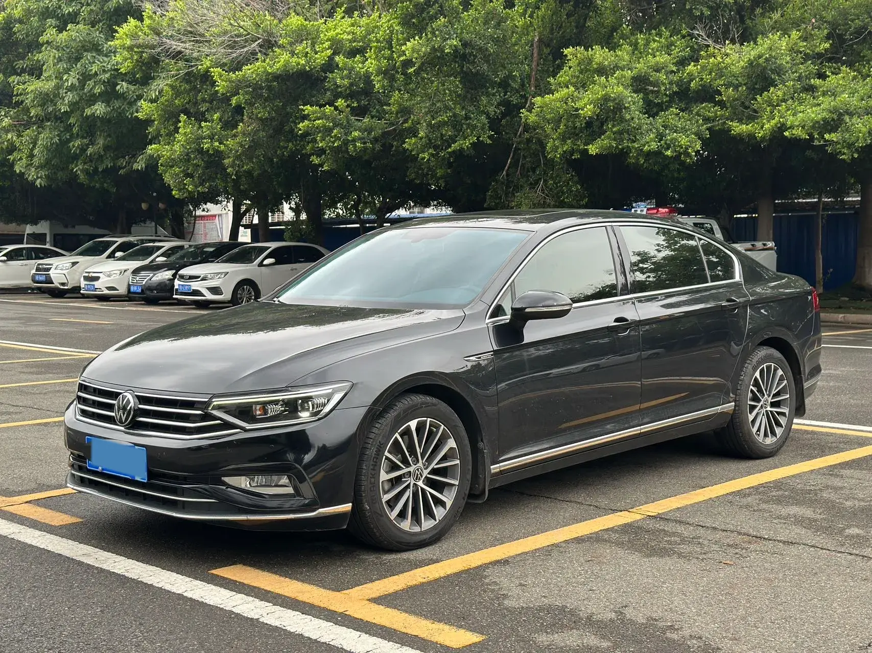 2020 VOLKSWAGEN MAGOTAN view 1