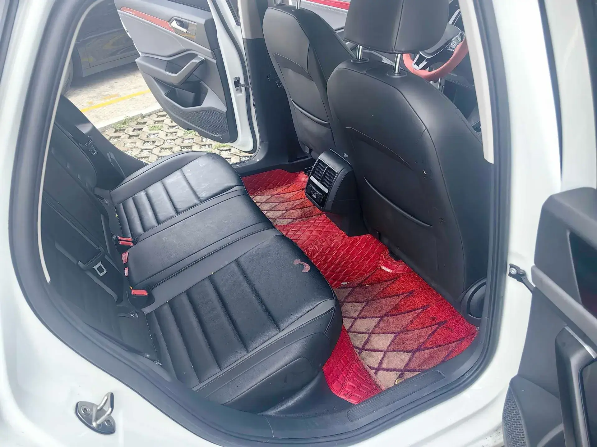 2020 VOLKSWAGEN SAGITAR thumbnail 3