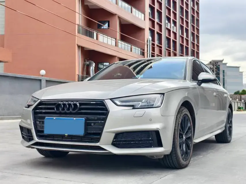 2019 AUDI A4L view 1