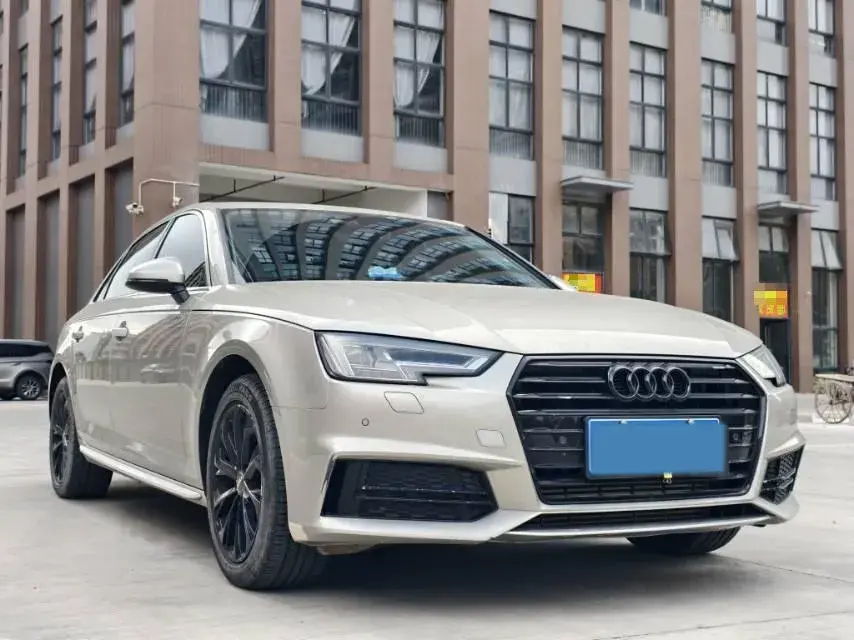 2019 AUDI A4L thumbnail 3