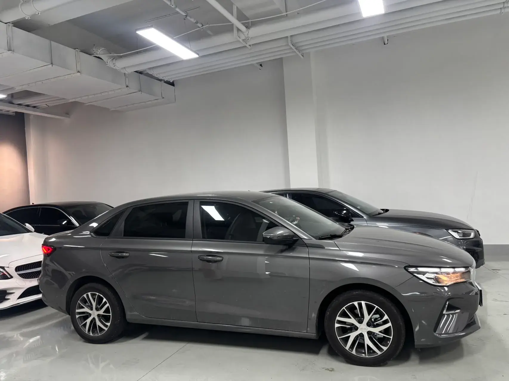 2025 GEELY EMGRAND thumbnail 2