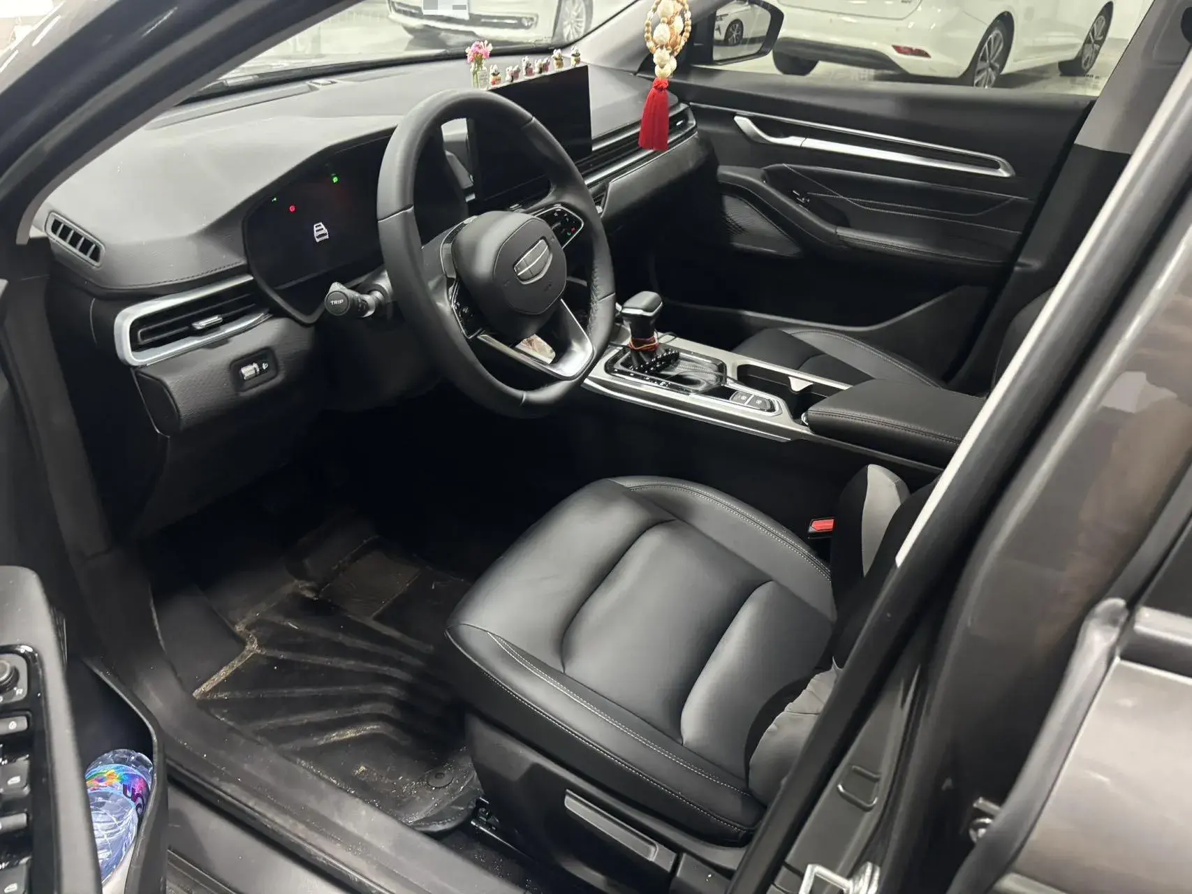 2025 GEELY EMGRAND thumbnail 3