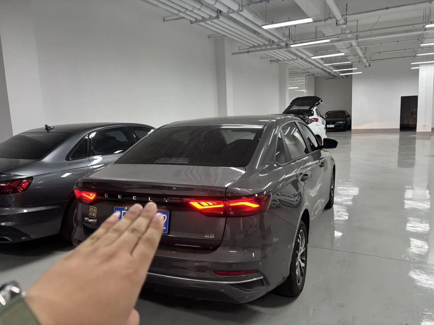 2025 GEELY EMGRAND thumbnail 4