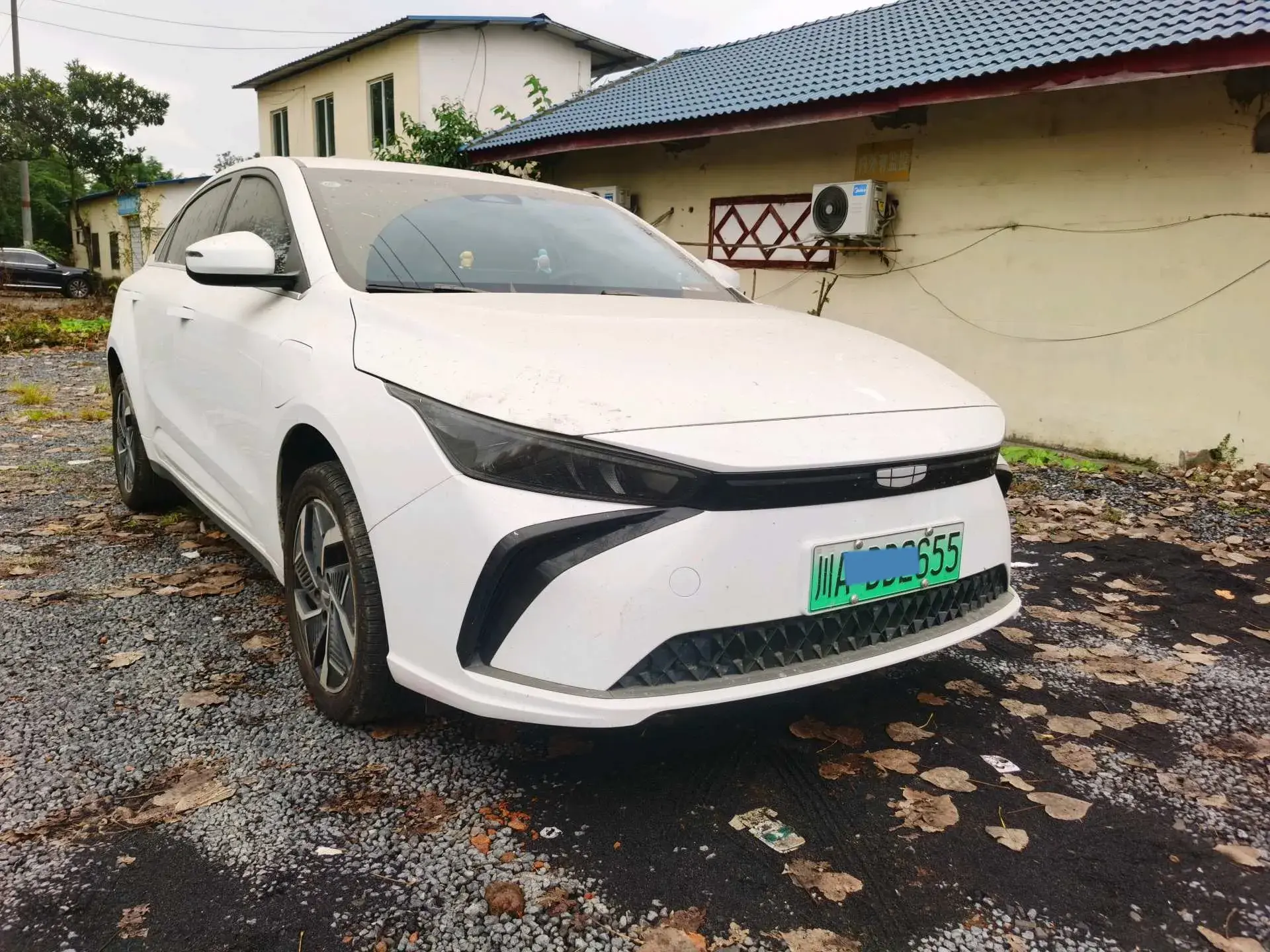 2024 GEOMETRY G6 thumbnail 2