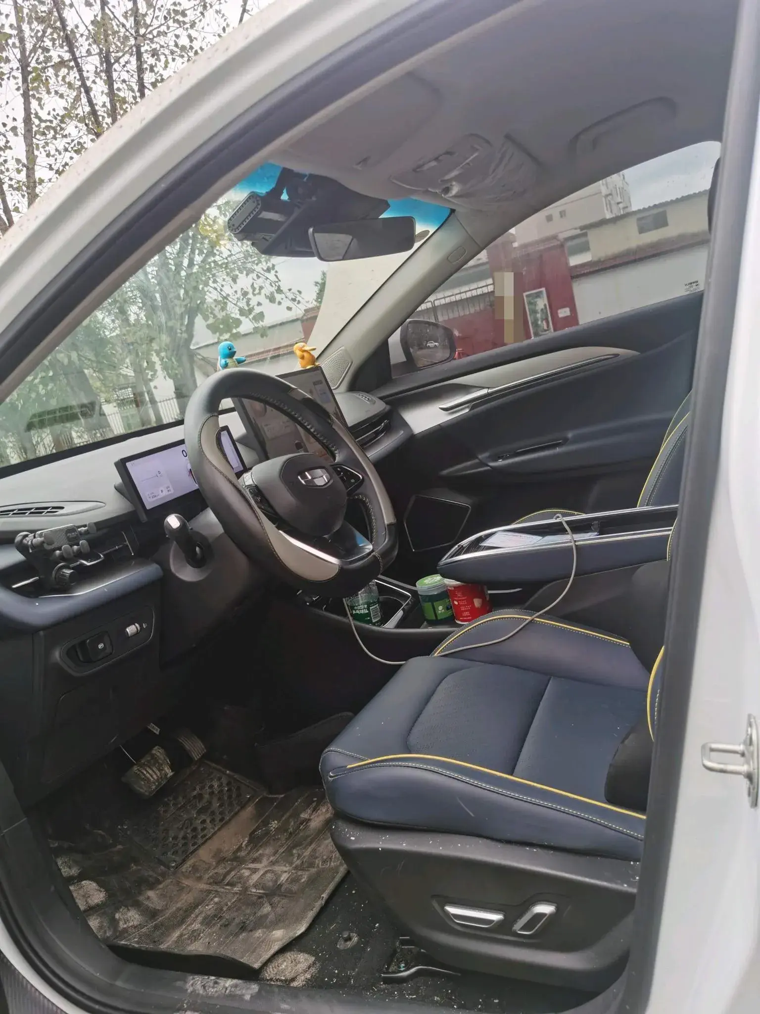 2024 GEOMETRY G6 thumbnail 3