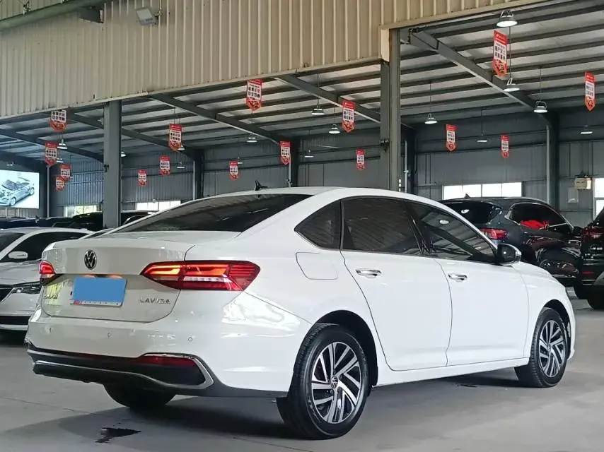 2023 VOLKSWAGEN LAVIDA thumbnail 3