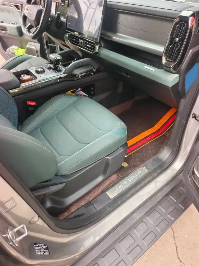 2023 JETOUR TRAVELLER thumbnail 4