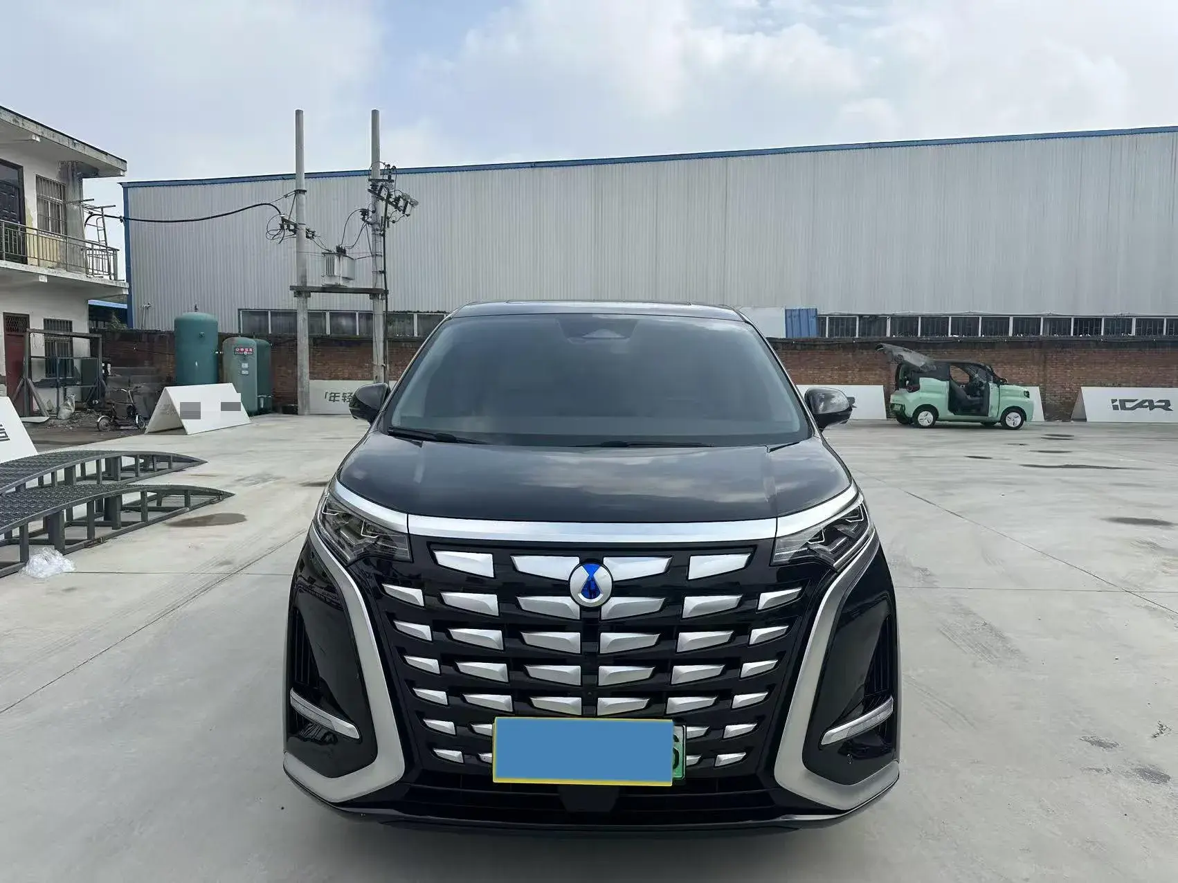 2023 DENZA D9 thumbnail 2