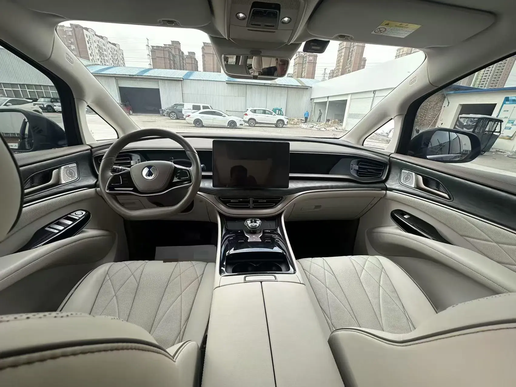 2023 DENZA D9 thumbnail 4